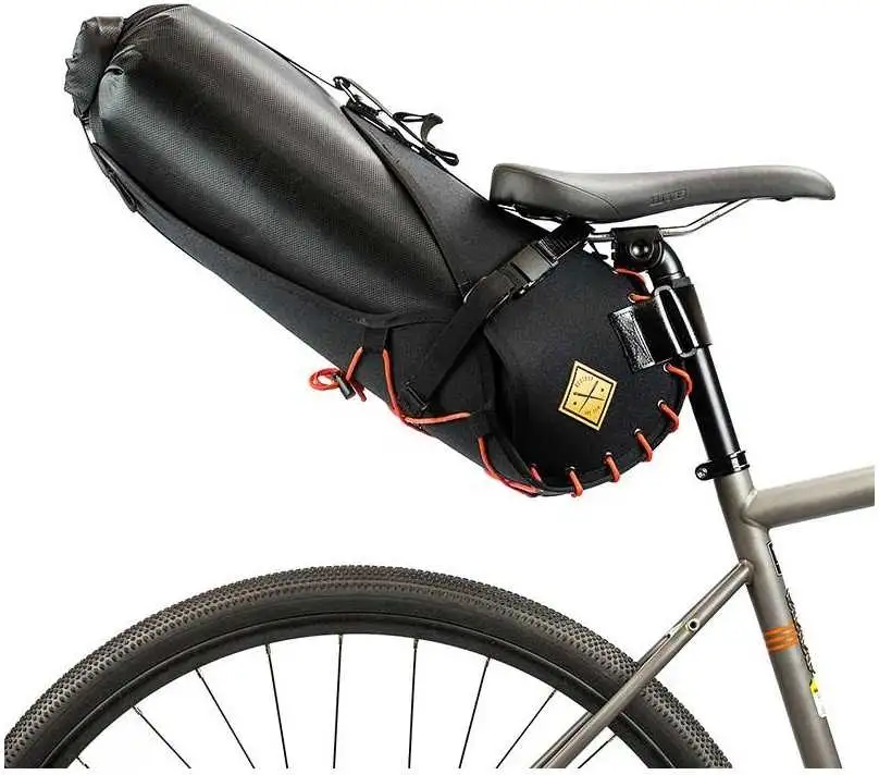 Sadelväska Restrap large 14 l svart/orange